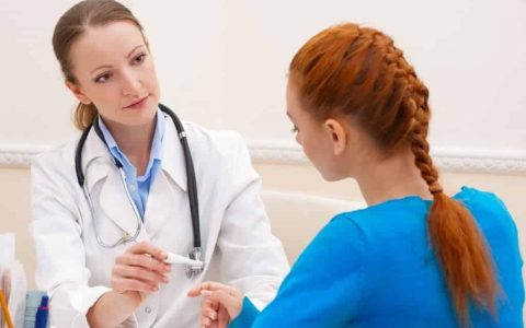 Quando devo levar minha filha ao ginecologista?